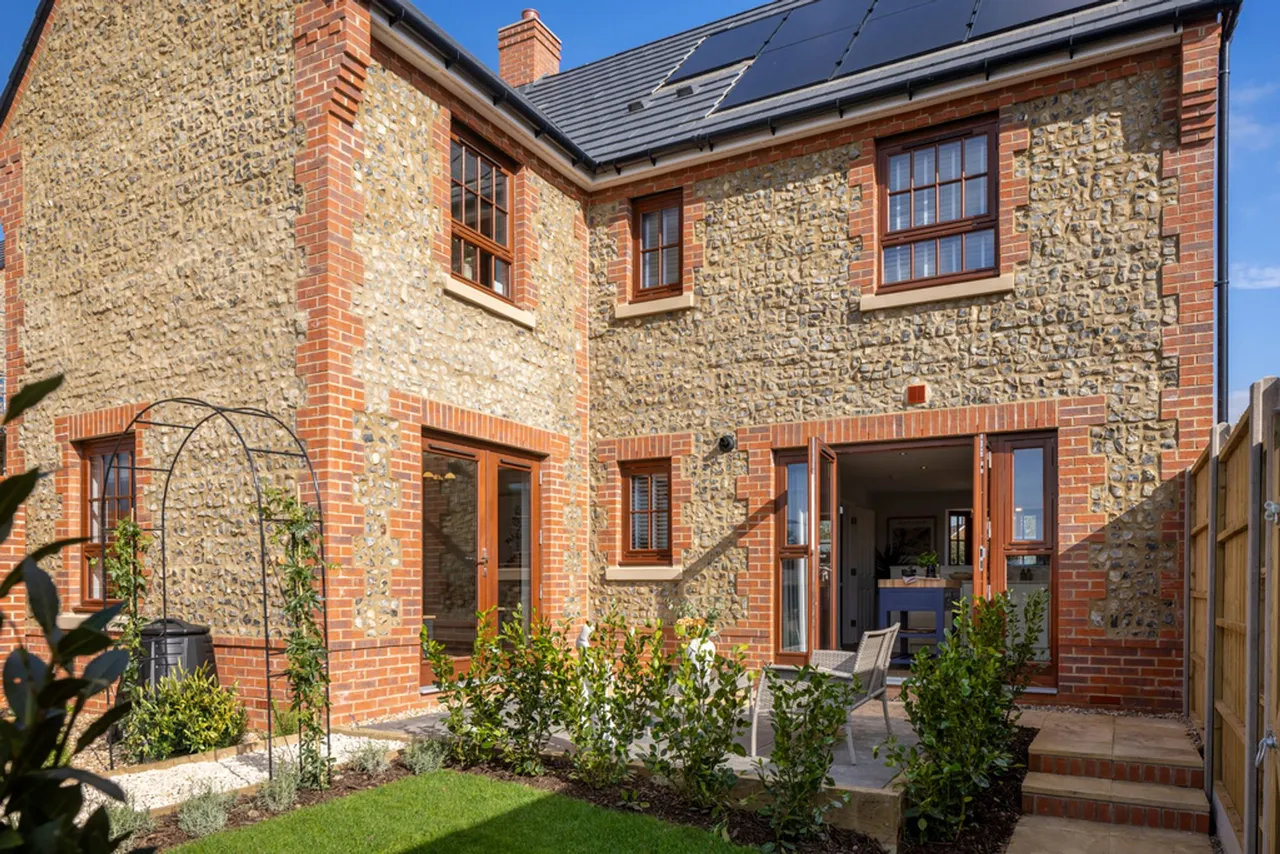 4 bed property for sale, Tye Lane, Walberton, BN18