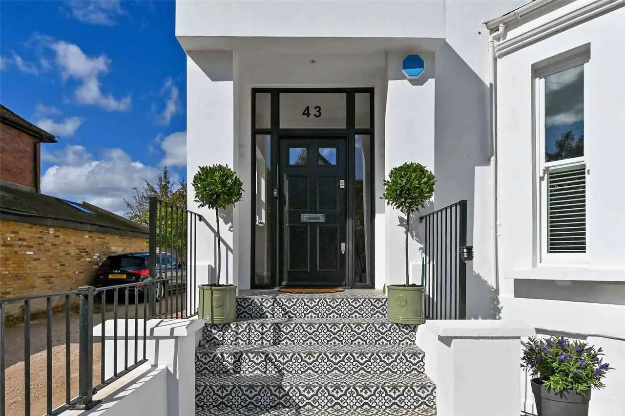 Alma Road, Windsor, Berkshire, SL4 3HN, photo 2