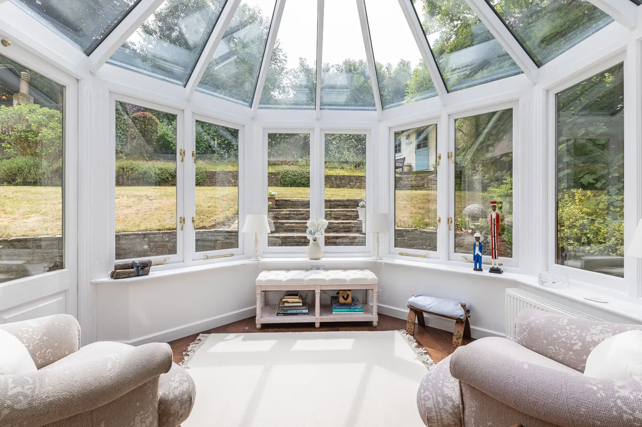 Winchester Close, Esher, KT10, photo 10