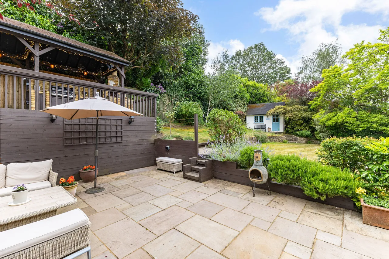 Winchester Close, Esher, KT10, photo 4