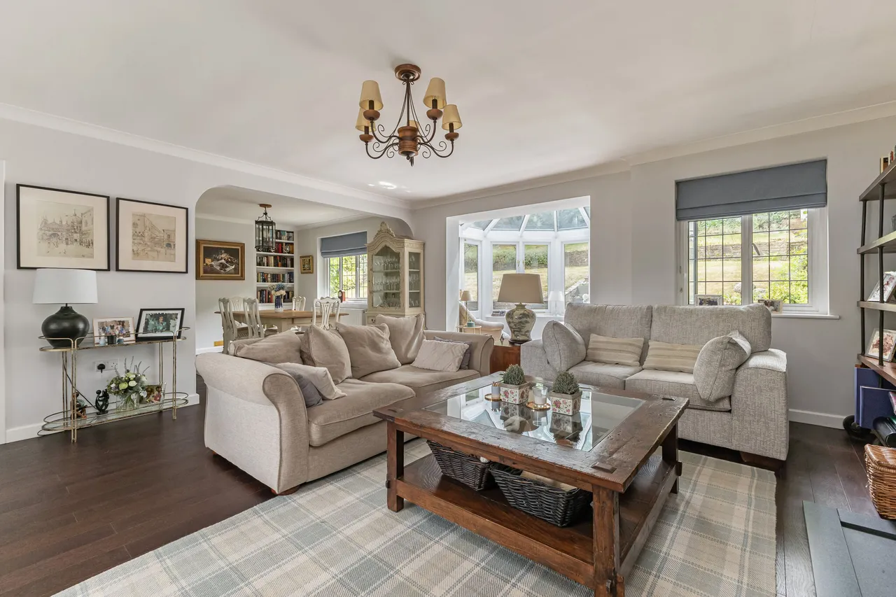 Winchester Close, Esher, KT10, photo 2