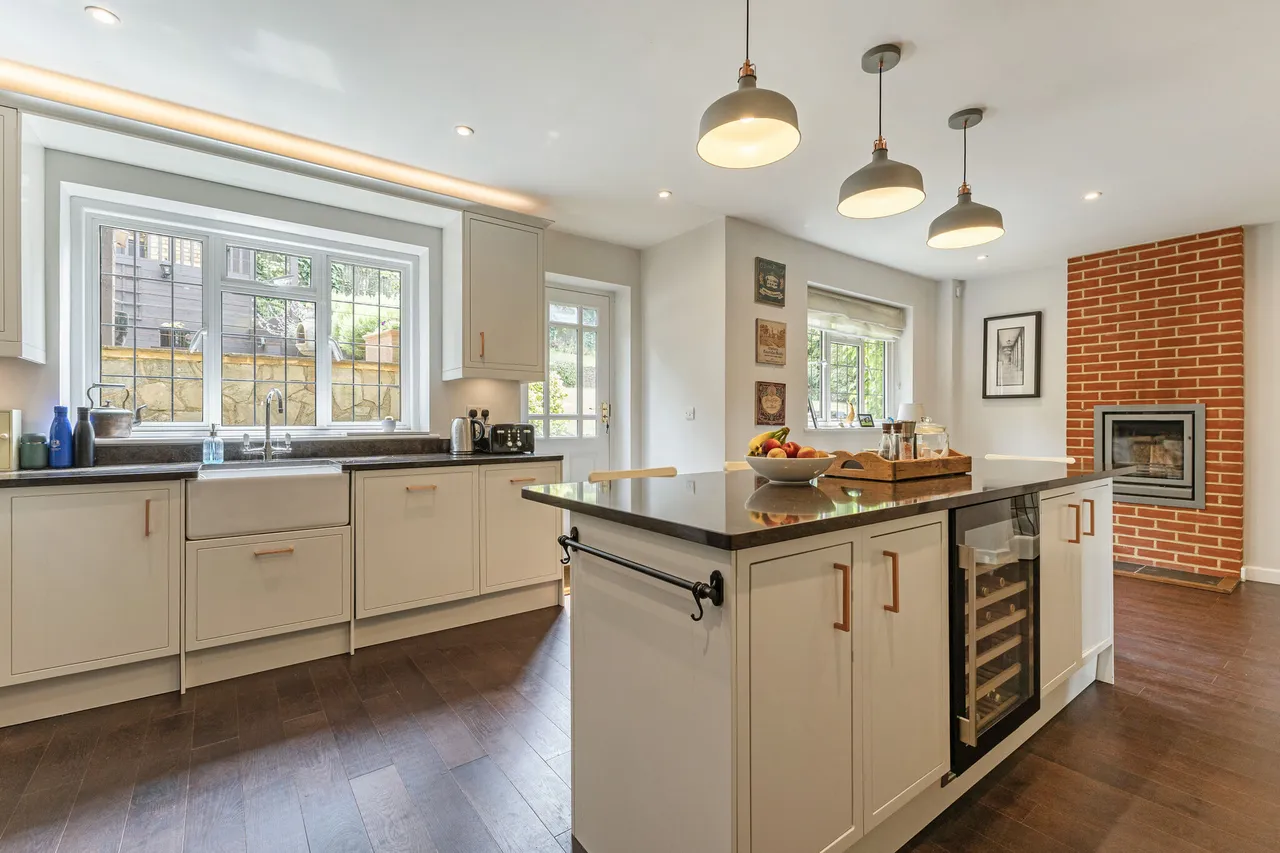 Winchester Close, Esher, KT10, photo 7