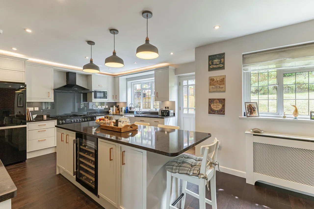 Winchester Close, Esher, KT10, photo 6