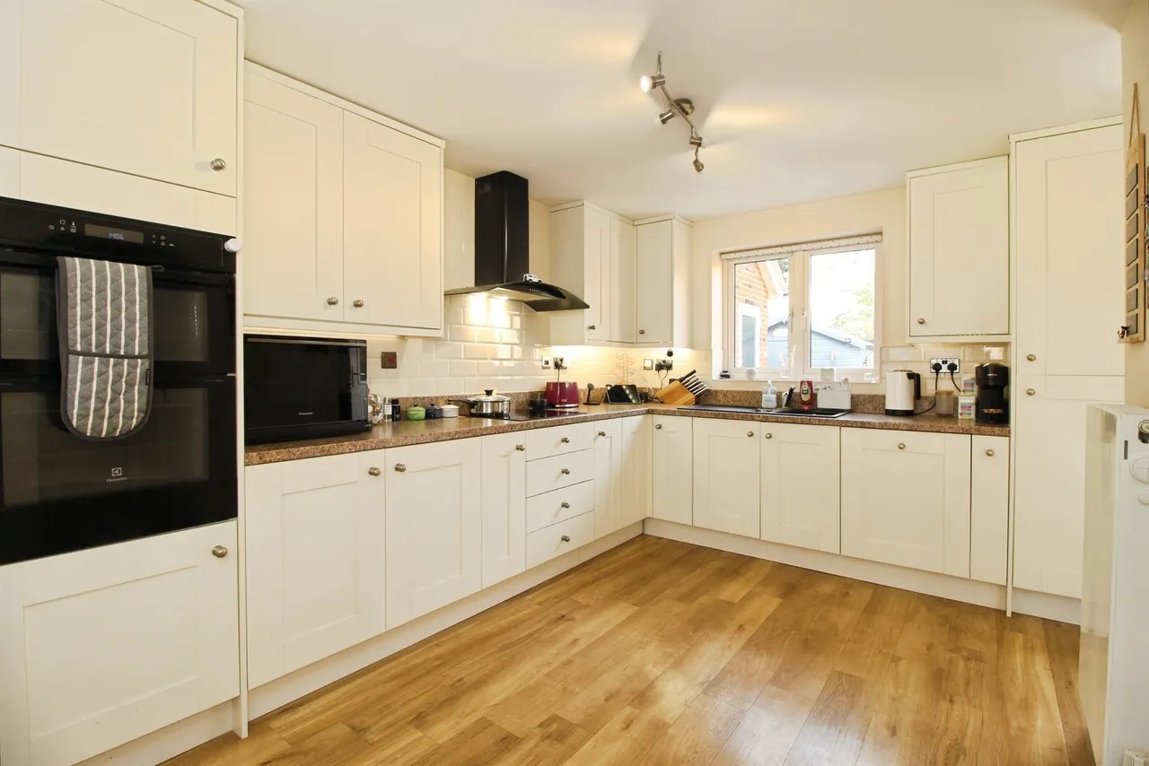 Bargroves Avenue, St. Neots, PE19, photo 5