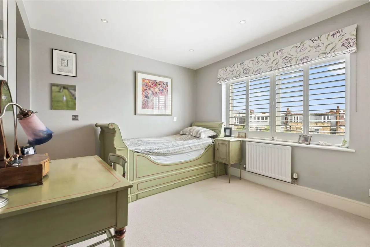 Clavering Place, London, SW12, photo 12
