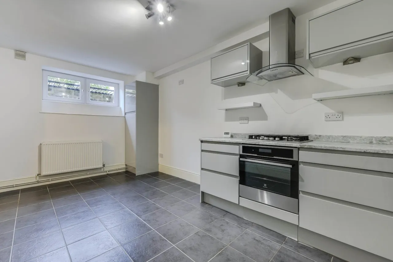 Otley Road, Guiseley, LS20, photo 4