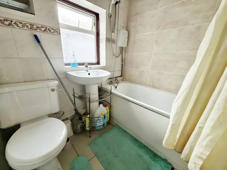 Carlyle Road, London, E12, photo 5