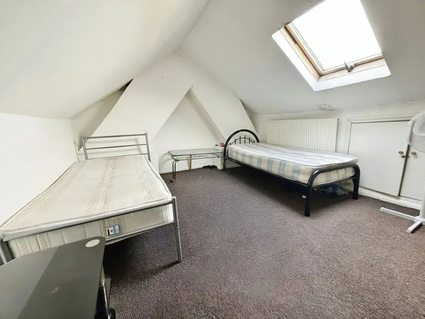 1 bed room to rent, Carlyle Road, London, E12