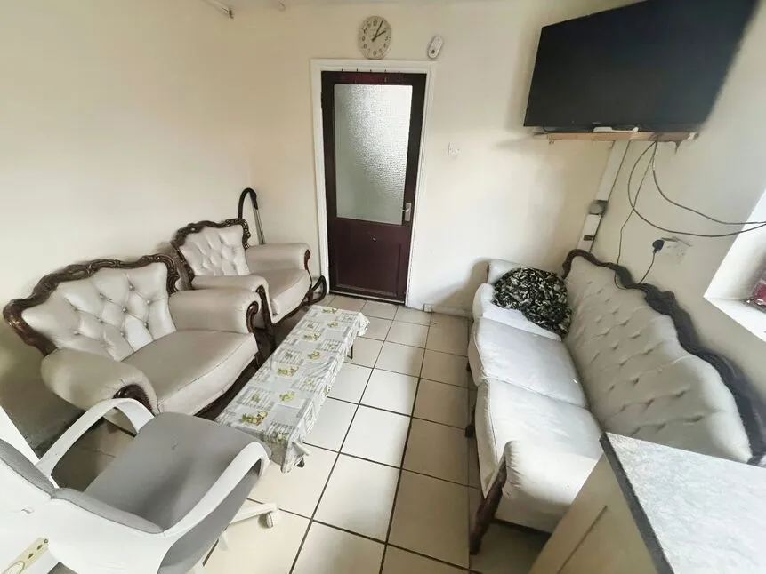 Carlyle Road, London, E12, photo 4