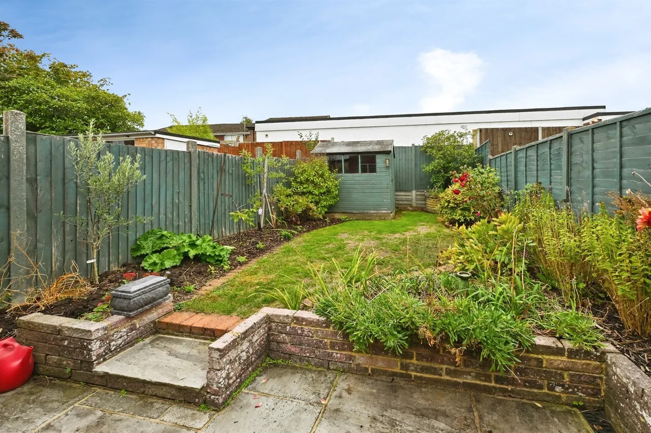 Richmond Close, Ware, SG12, photo 2