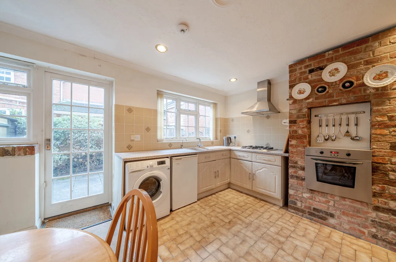 Grasmere Road, Lightwater, Surrey, GU18 5TF, photo 12
