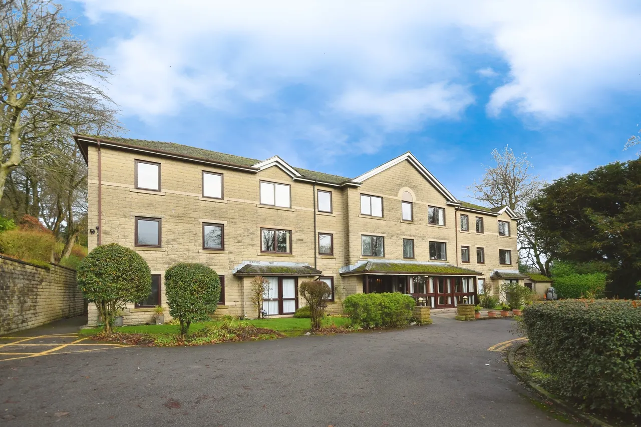 1 bed flat for sale — Park Road, Buxton, Derbyshire, SK17