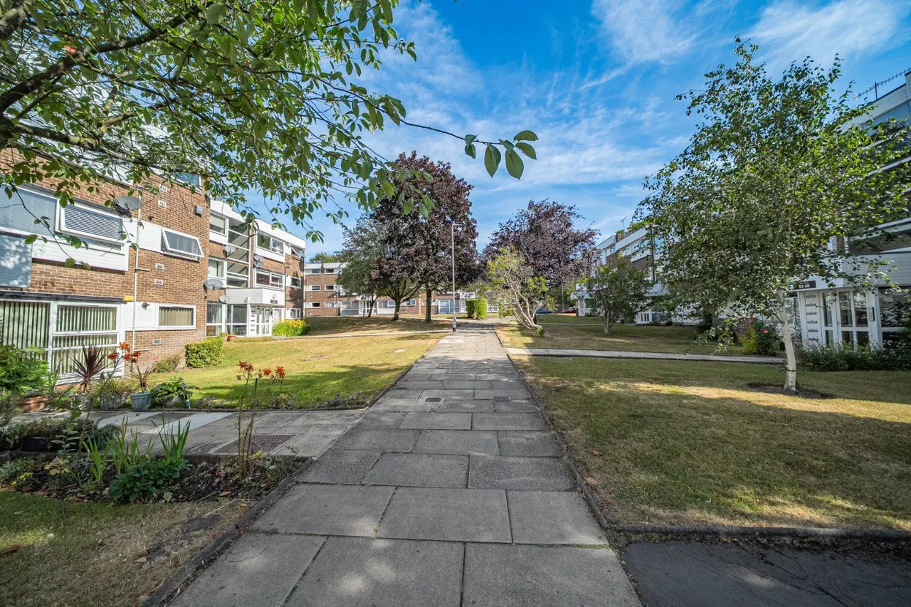 The Moorlands, Leeds, LS17, photo 8
