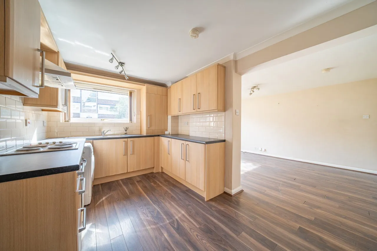 The Moorlands, Leeds, LS17, photo 2