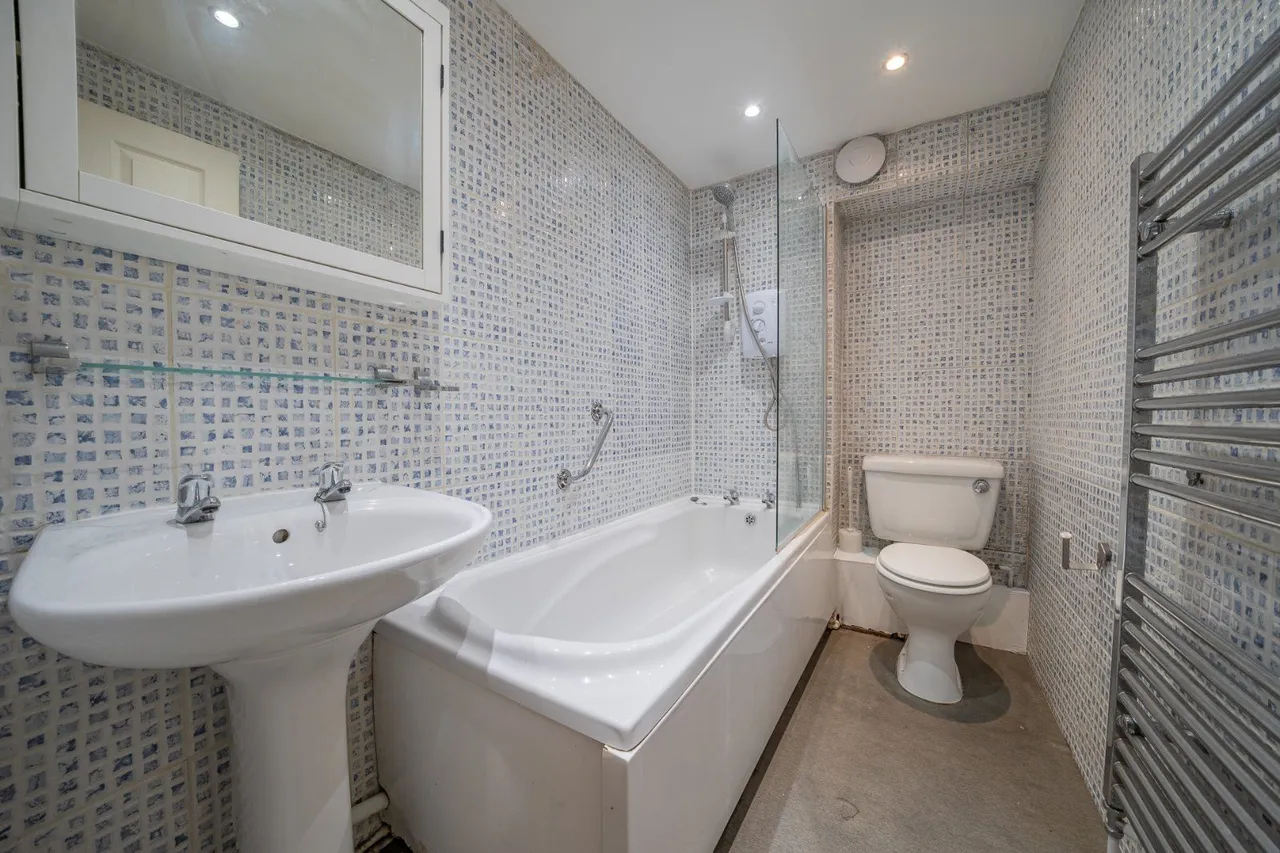 The Moorlands, Leeds, LS17, photo 6