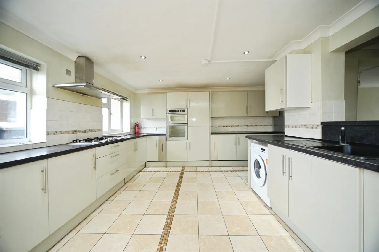 Julius Gardens, Luton, LU3, photo 5