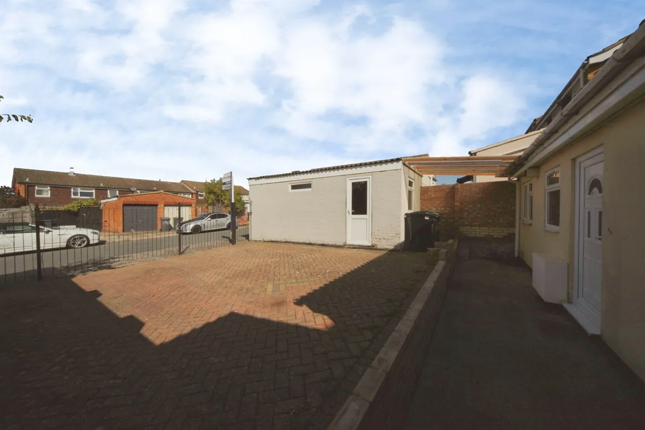 Julius Gardens, Luton, LU3, photo 17