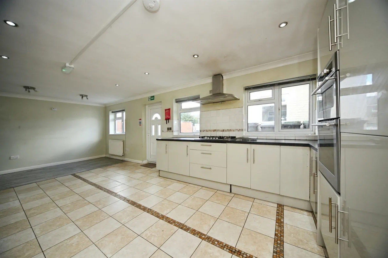 Julius Gardens, Luton, LU3, photo 9
