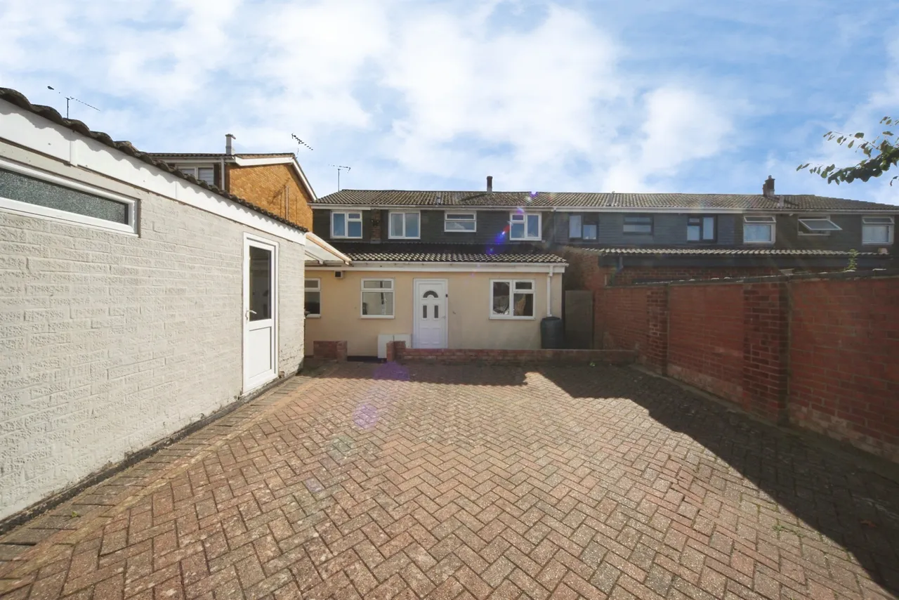 Julius Gardens, Luton, LU3, photo 2