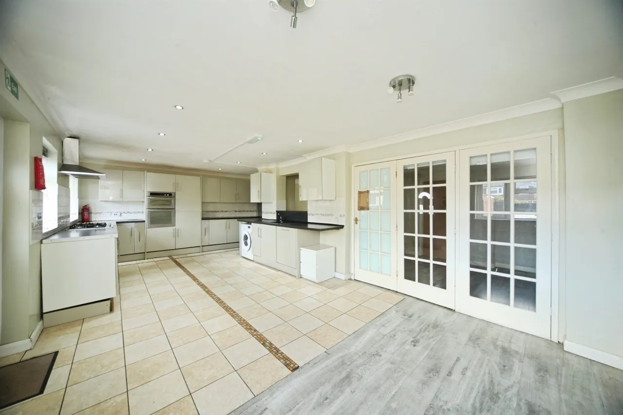 Julius Gardens, Luton, LU3, photo 10
