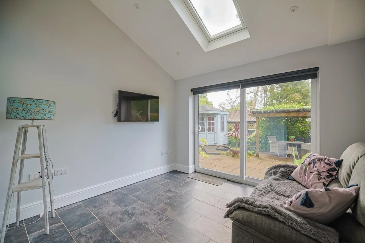 The Lodge, Brynmill Park, photo 10