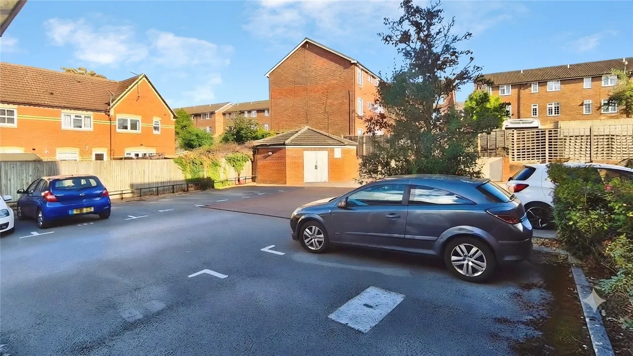 Kerr Place, Aylesbury, HP21, photo 3