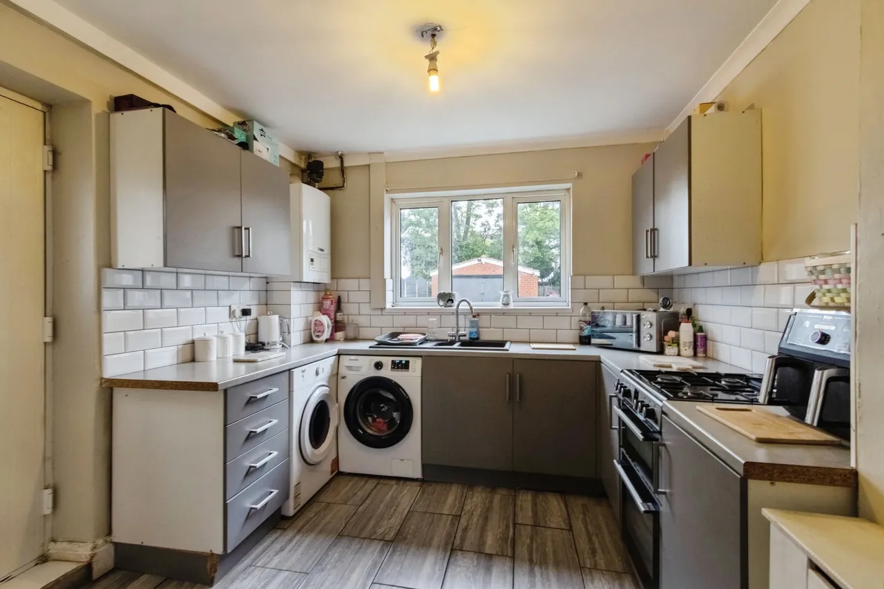 Hill Top Avenue, Barnsley, S71, photo 8