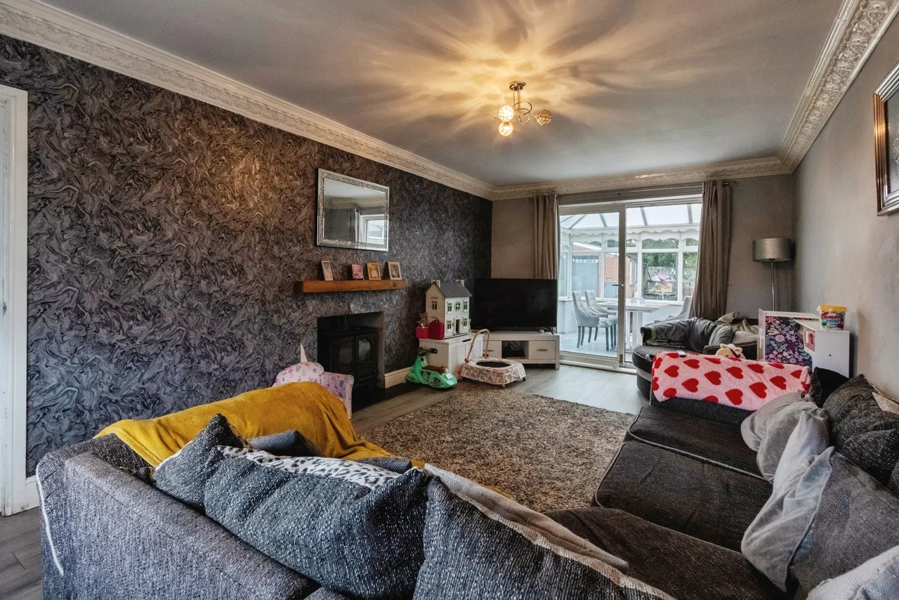 Hill Top Avenue, Barnsley, S71, photo 6