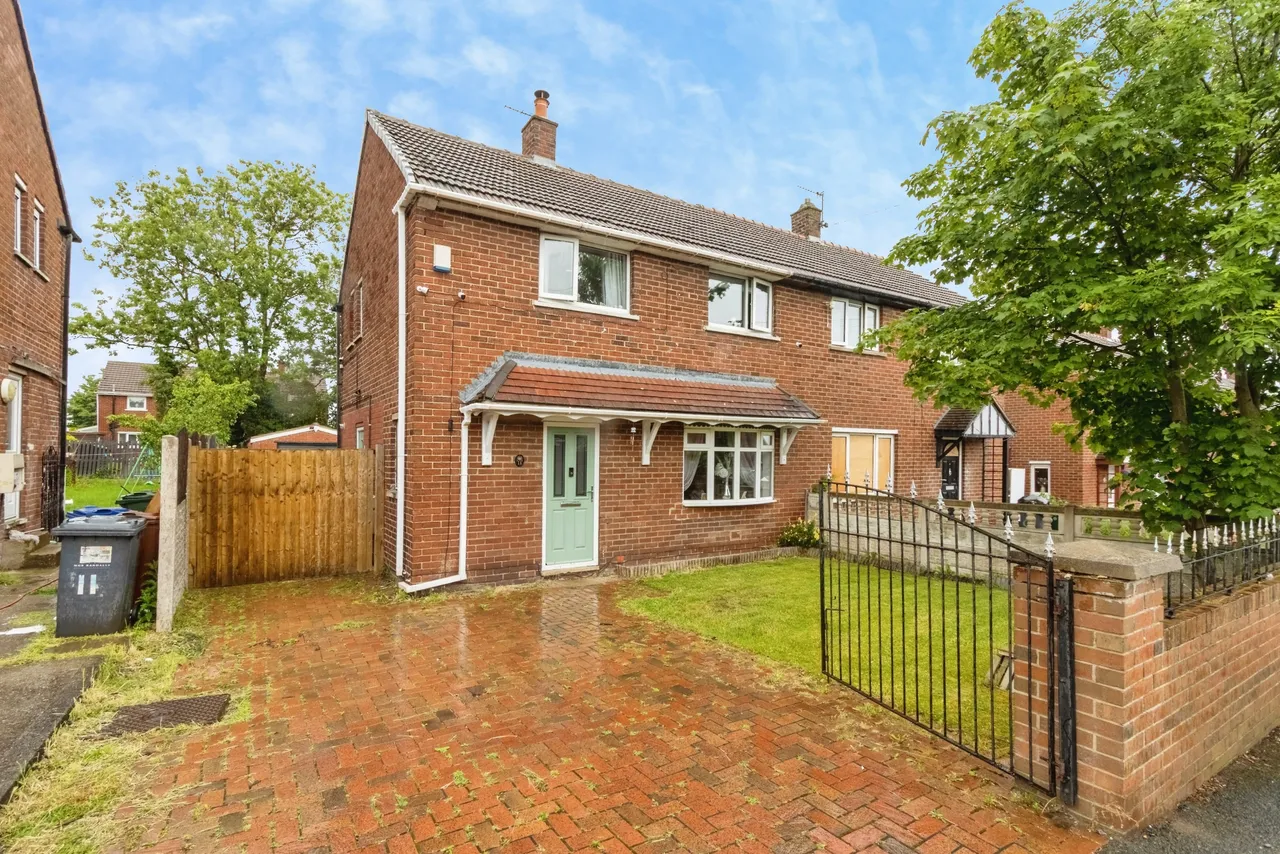 Hill Top Avenue, Barnsley, S71, photo 2