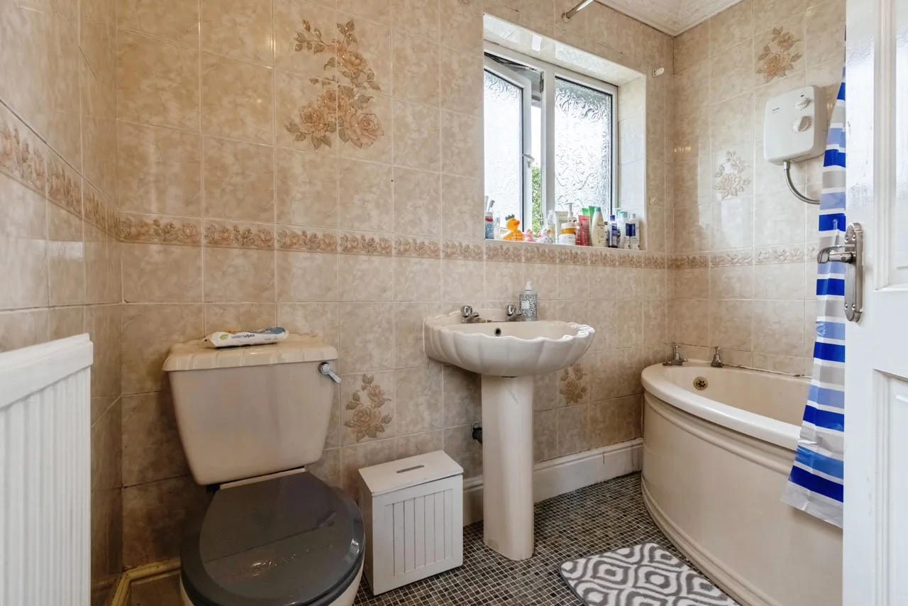 Hill Top Avenue, Barnsley, S71, photo 11