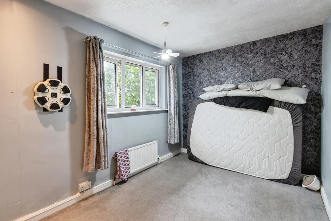 Hill Top Avenue, Barnsley, S71, photo 15