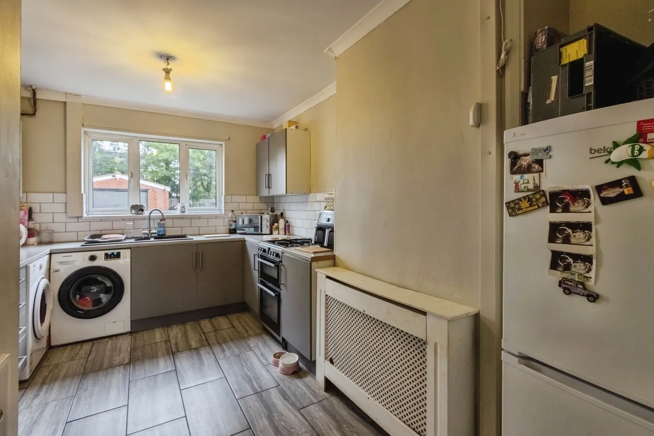 Hill Top Avenue, Barnsley, S71, photo 7