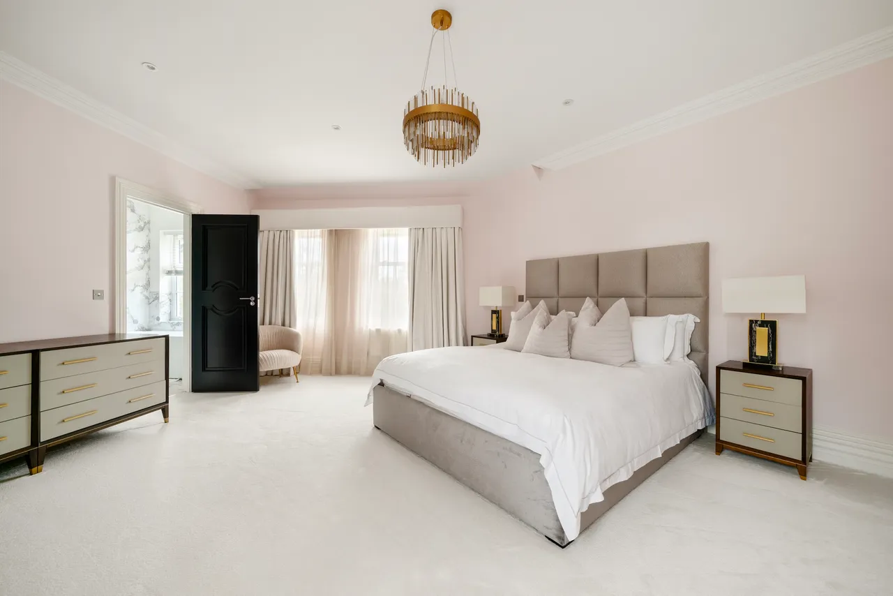Moles Hill, Oxshott, KT22, photo 11