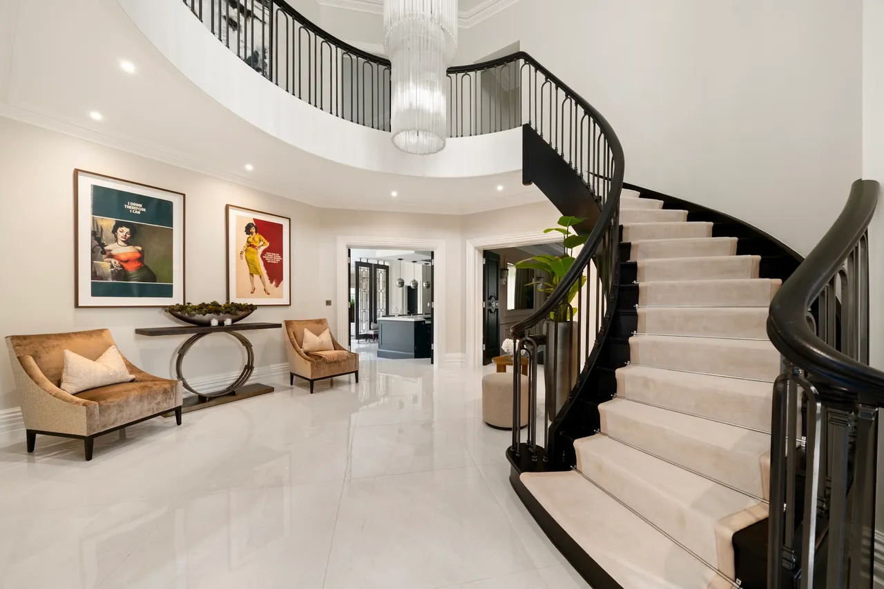 Moles Hill, Oxshott, KT22, photo 2