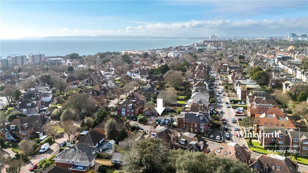 3 bed flat for sale — Crabton Close Road, Bournemouth, Dorset, BH5