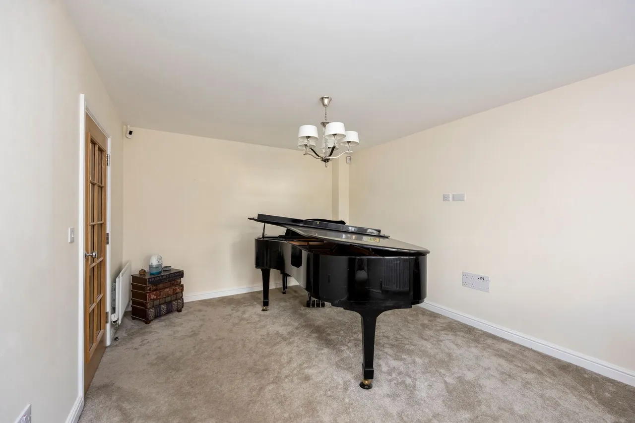 Firs Close, Horsham, RH12, photo 10