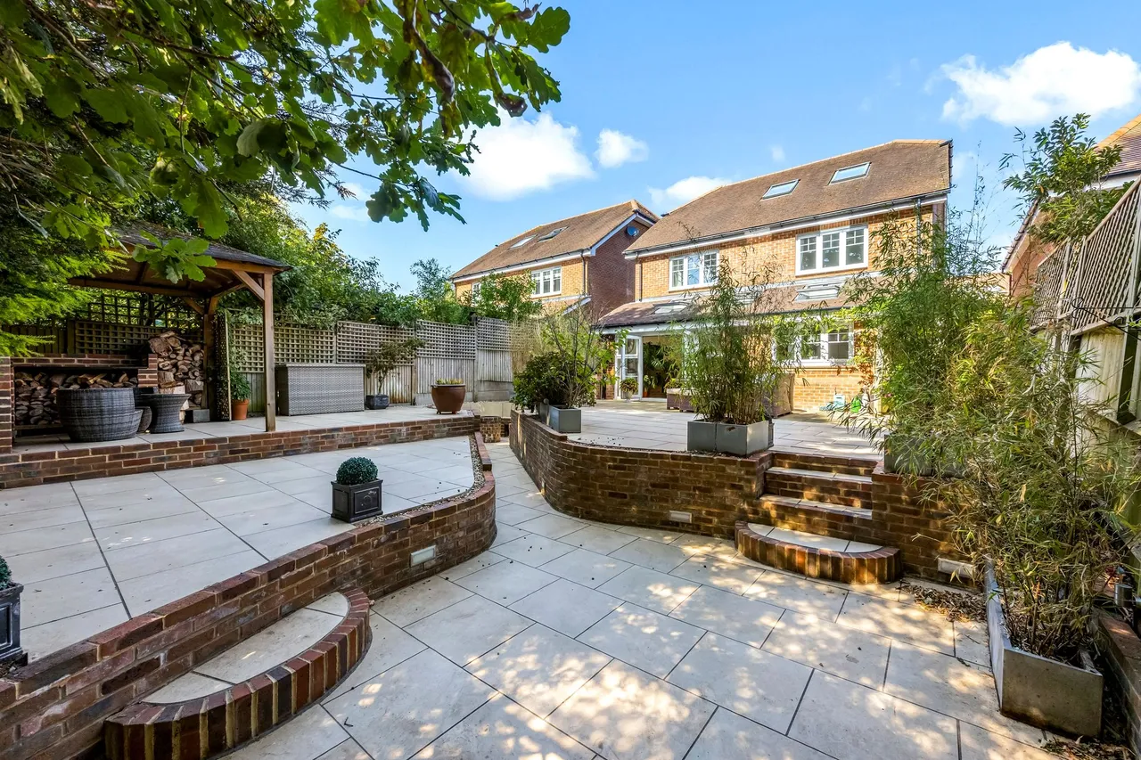 5 bed property for sale, Firs Close, Horsham, RH12