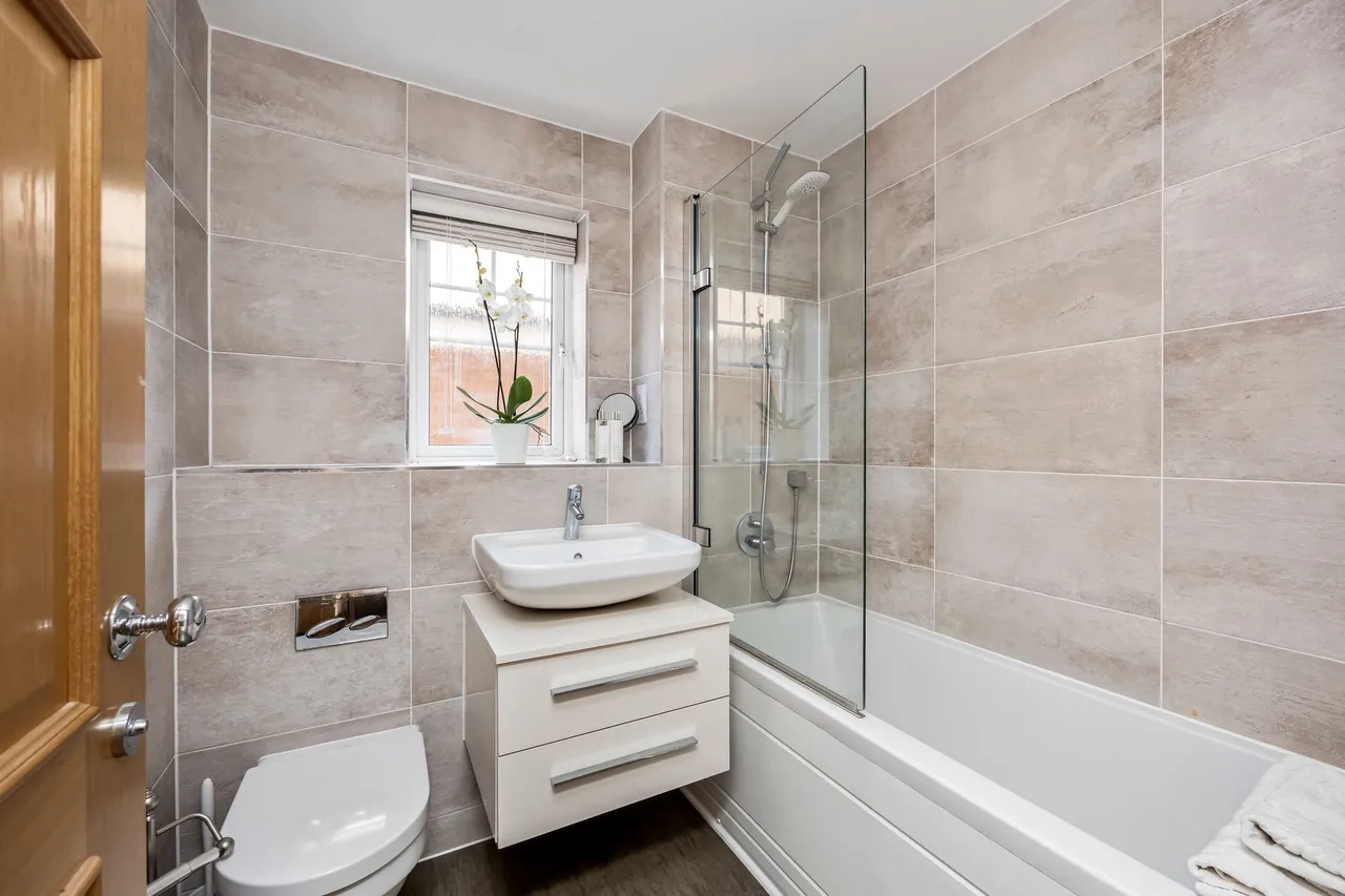 Firs Close, Horsham, RH12, photo 17