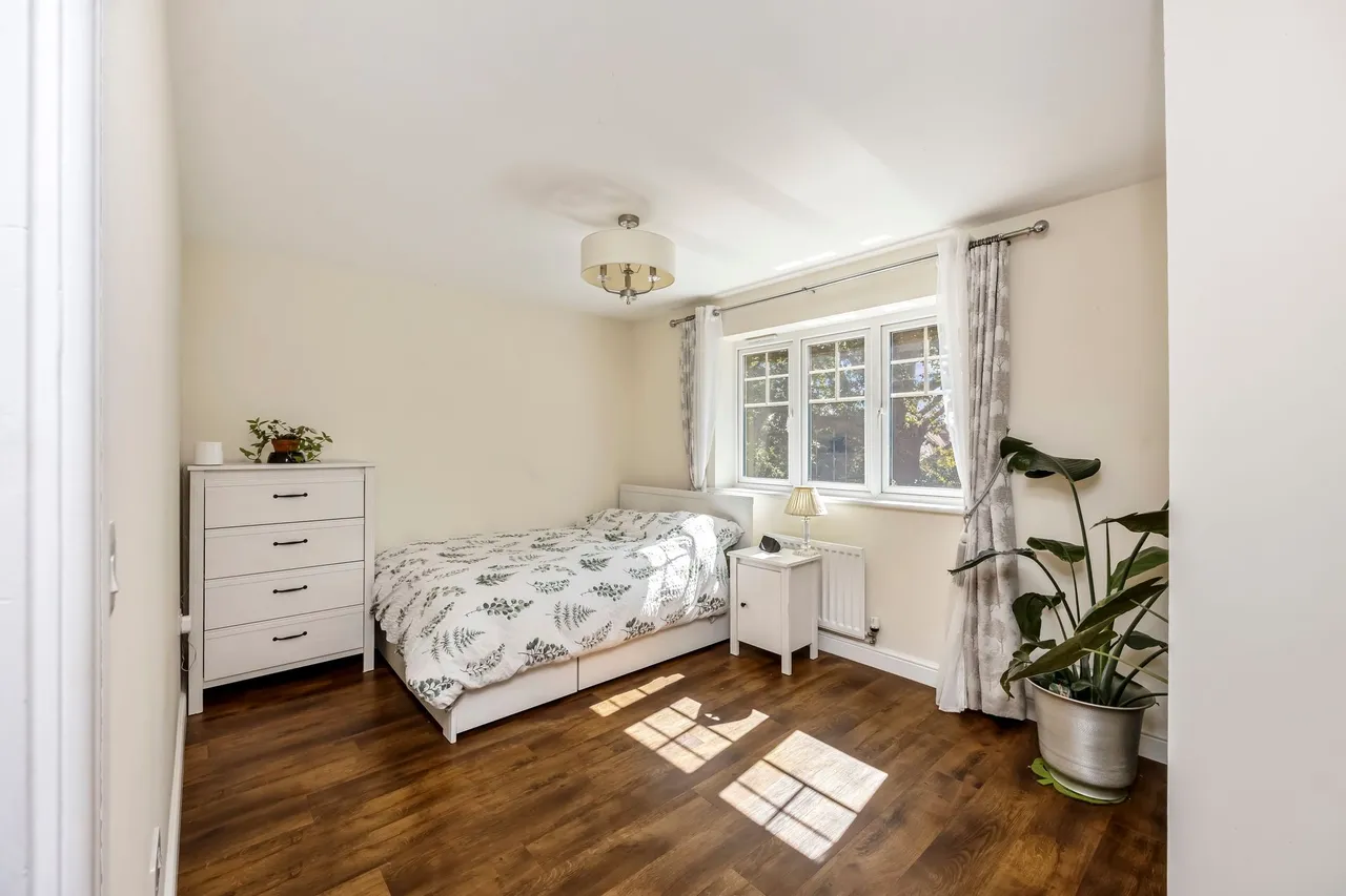 Firs Close, Horsham, RH12, photo 13
