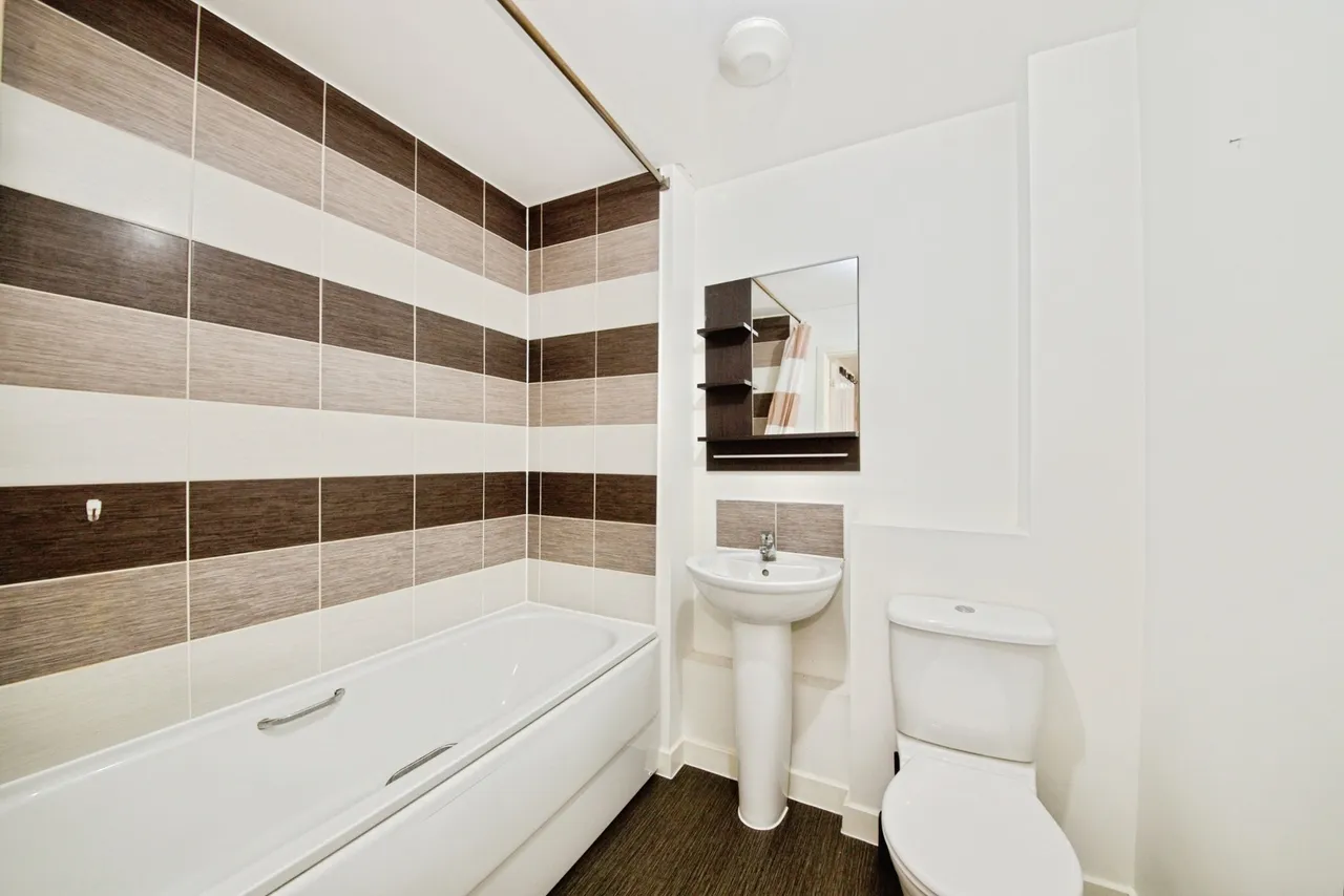 Brick Kiln Road, ROMFORD, Essex, RM3, photo 3
