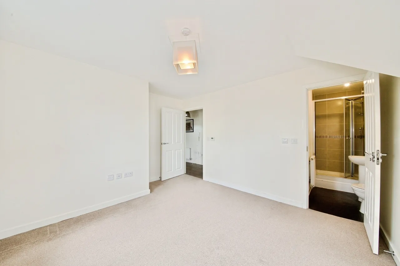 Brick Kiln Road, ROMFORD, Essex, RM3, photo 6