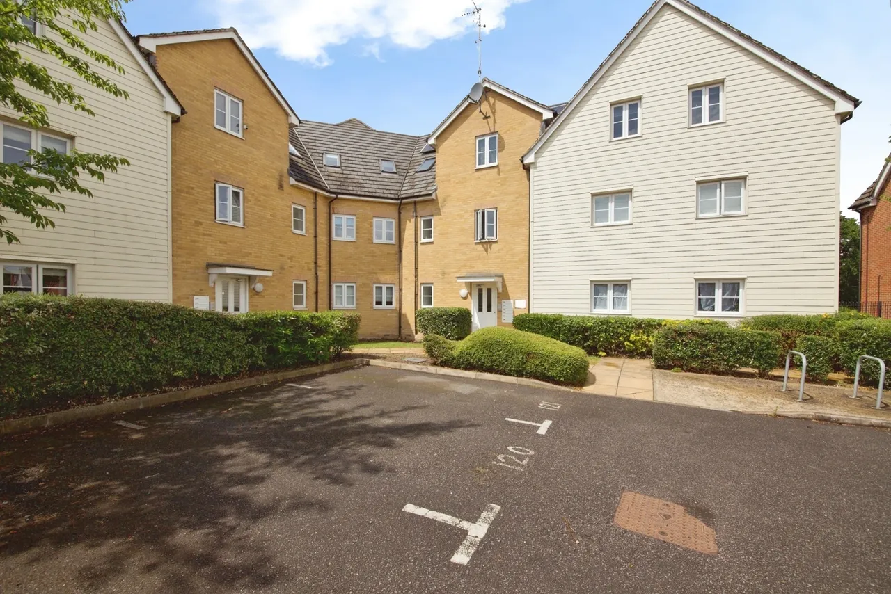 2 bed flat for sale — Brick Kiln Road, ROMFORD, Essex, RM3