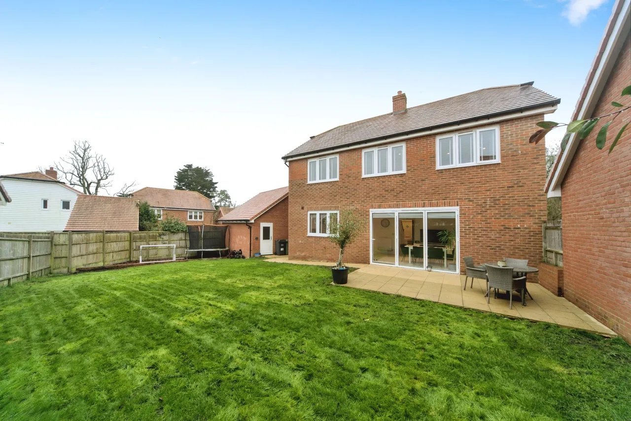 Chamomile Close, Horam, TN21, photo 5