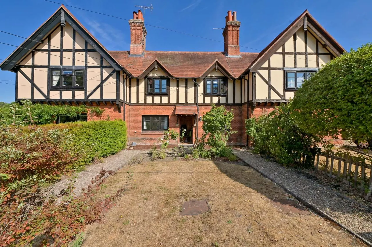 Warbrook Lane, Eversley, RG27, photo 6