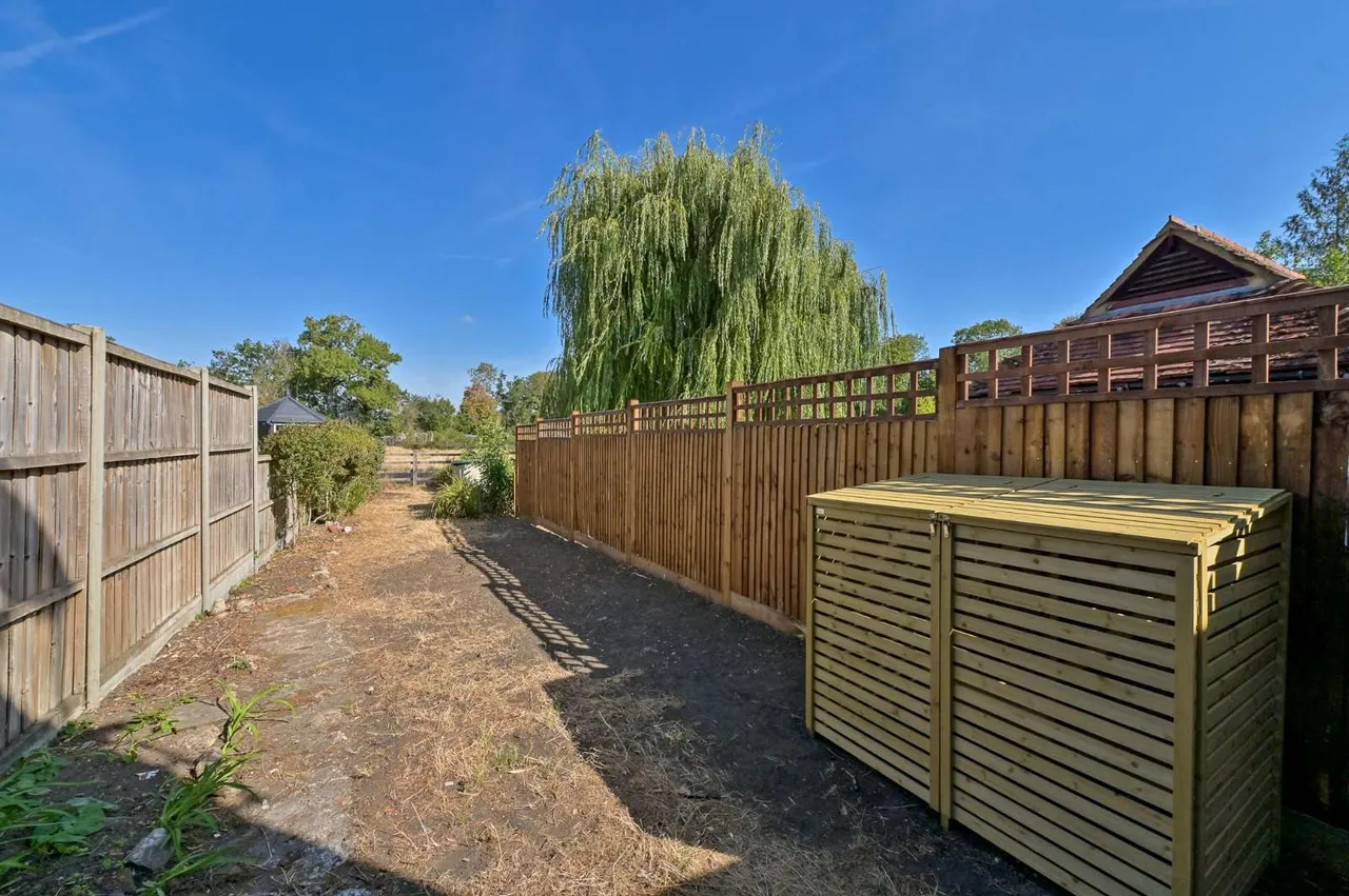 Warbrook Lane, Eversley, RG27, photo 8