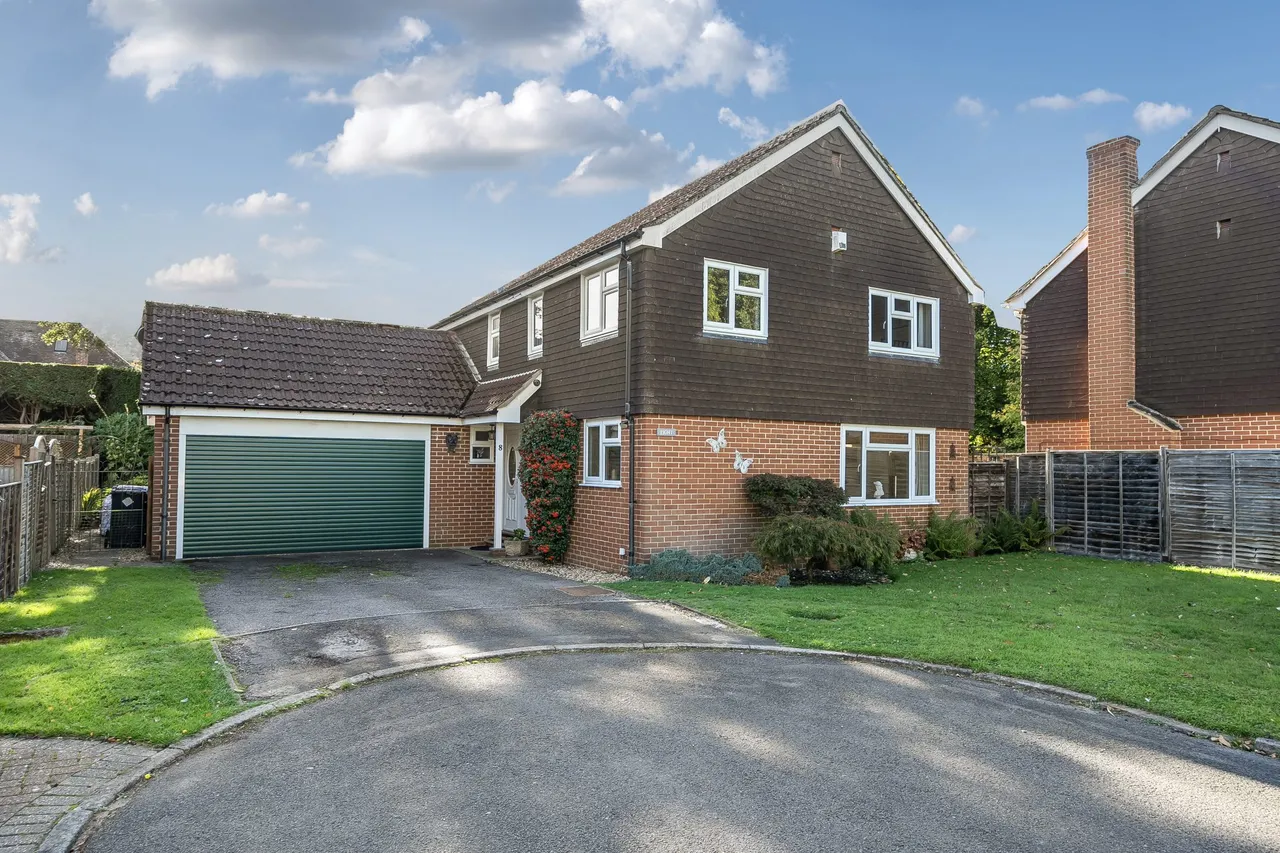 4 bed house for sale — Southby Drive, Fleet, GU51 3BE