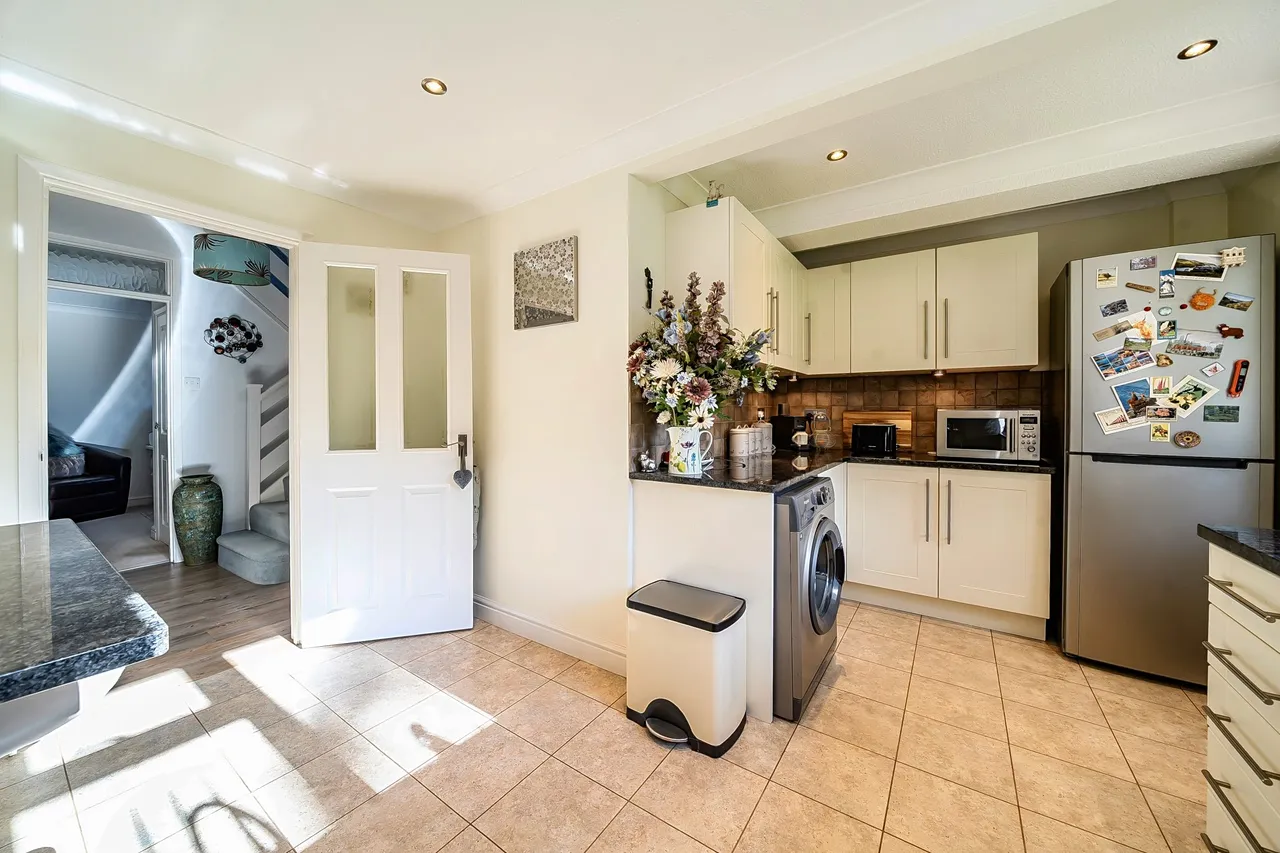 Southby Drive, Fleet, GU51 3BE, photo 6