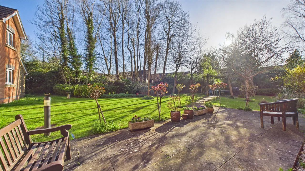Hart Dene Court, Bagshot, GU19, photo 11