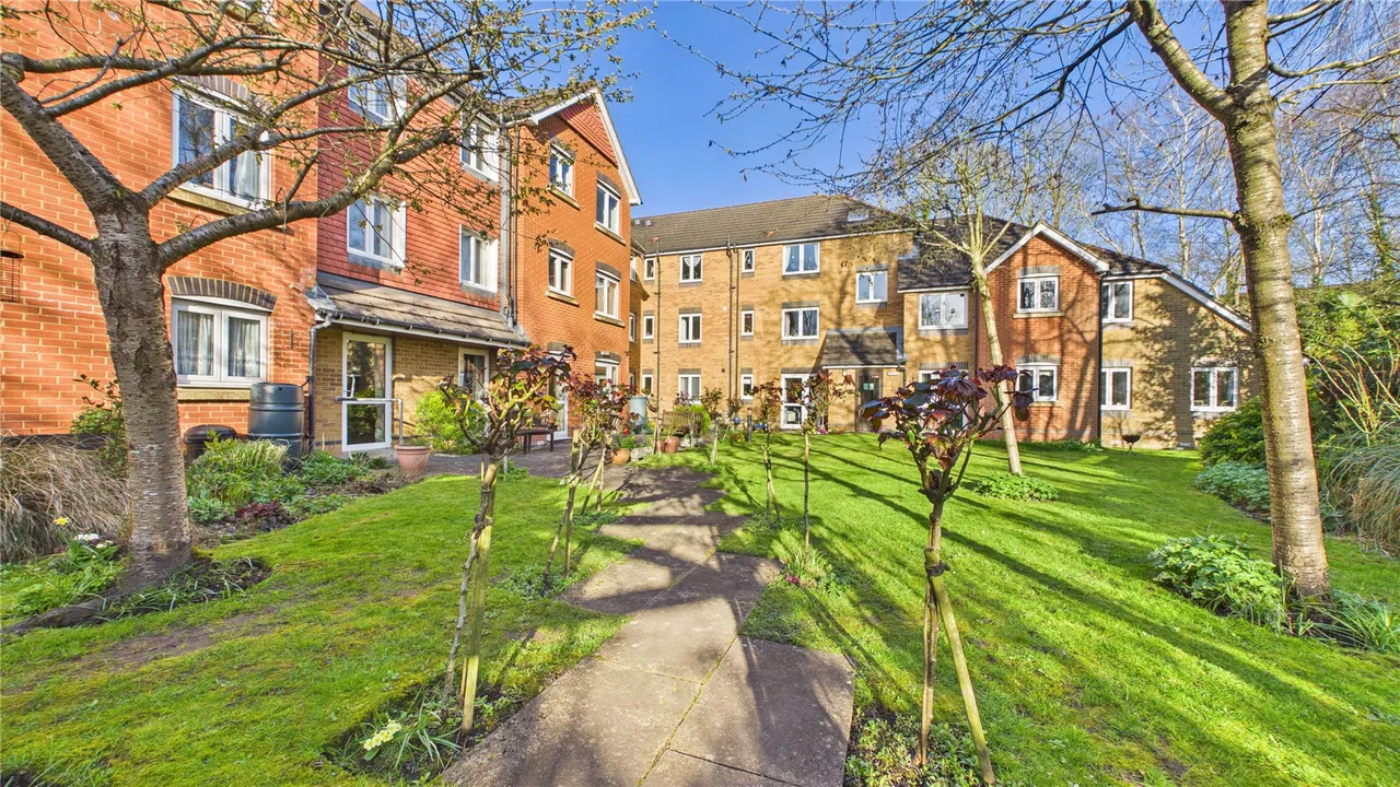 Hart Dene Court, Bagshot, GU19, photo 10