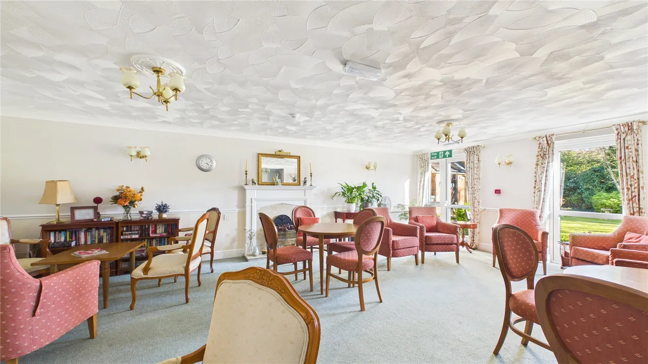 Hart Dene Court, Bagshot, GU19, photo 12
